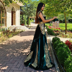 Green Velvet Evening Dress V Neck Lace Appliques Christmas Party Dress With Detachable Train