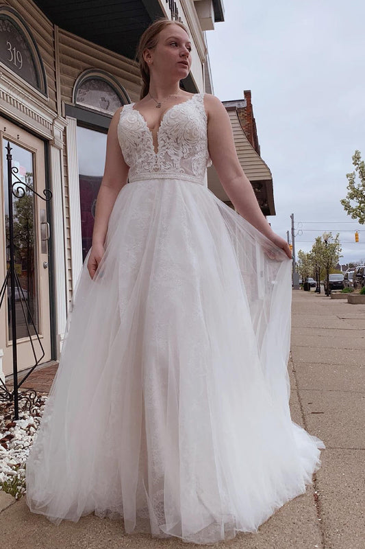 Stunning A-Line Tulle White Long Plus Size Wedding Dress with Beading