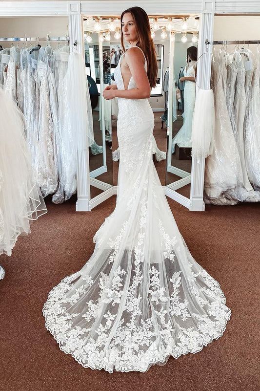 Elegant White Lace Mermaid Backless Long Wedding Dress