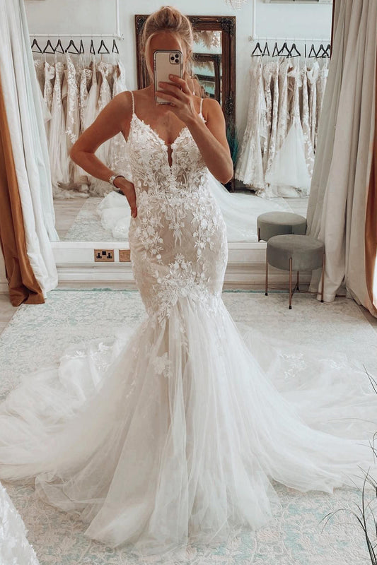 Graceful Ivory Mermaid Tulle Spaghetti Straps Long Wedding Dress