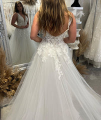 Charming Wedding Dress V Neck A Line Tulle Appliques Bridal Dress