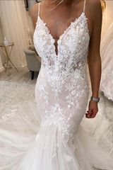 Graceful Ivory Mermaid Tulle Spaghetti Straps Long Wedding Dress