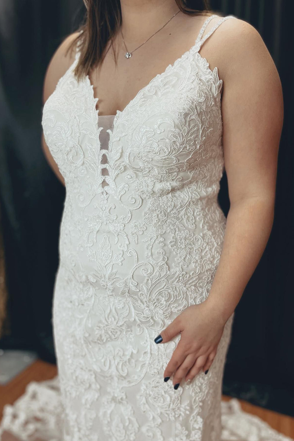 Beautiful Mermaid V-Neck White Plus Size Lace Wedding Dress