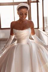 Ivory Wedding Dress Strapless Ball Gown Satin Bridal Dress with Faux Pearl