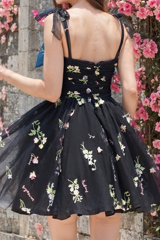 Black Bowknots A-Line Short Graduation Dress with Embroidery