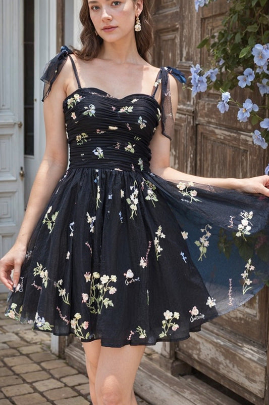 Black Bowknots A-Line Short Graduation Dress with Embroidery